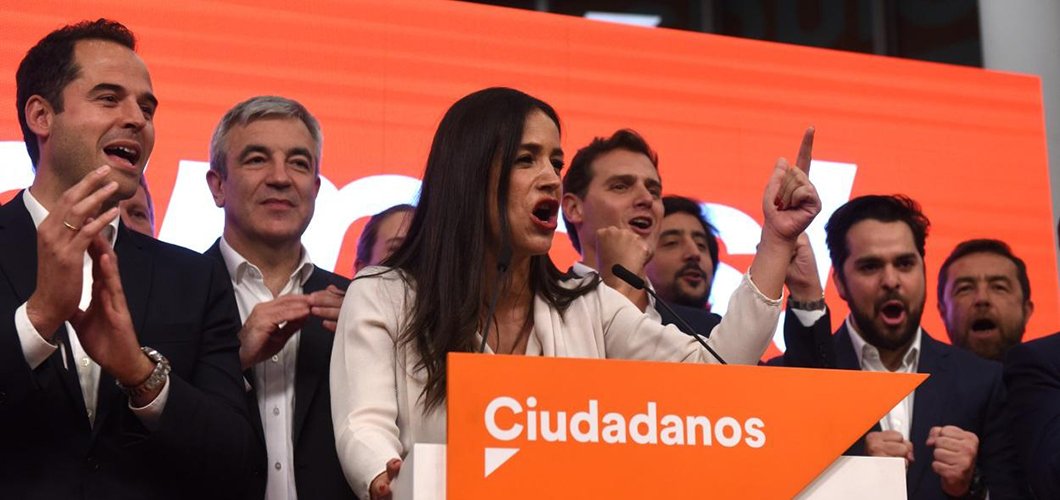 Políticos contentos
