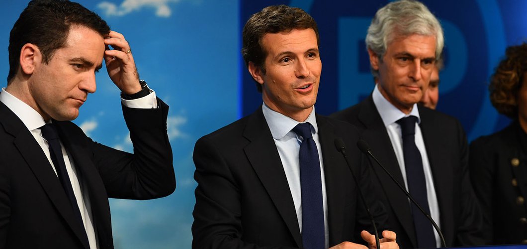 Político hablando en un mitin