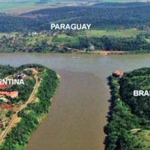 Río con tres zonas de tierra separadas