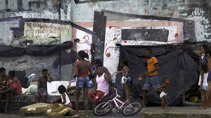 Grupo de personas Brasil pobreza