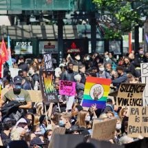 manifestantes contra el racismo