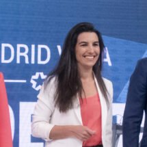 Isabel Díaz Ayuso, Ignacio Aguado y Rocío Monasterio posando juntos en un acto en 2019