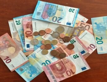 Billetes y monedas de euro.