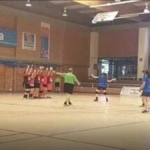 Jugadora del Aranjuez femenino lanzando un tiro libre durante el partido contra el Móstoles femenino