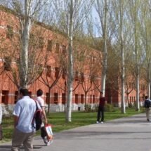 Imagen de la fachada del aulario de Vicálvaro de la Universidad Rey Juan Carlos