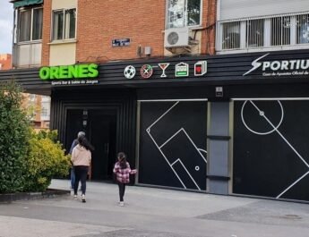 Casa de apuesta en el distrito obrero de Carabanchel, Madrid.