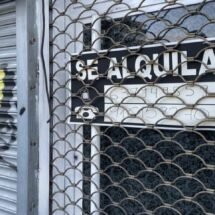 Local en alquiler con número de teléfono y graffiti