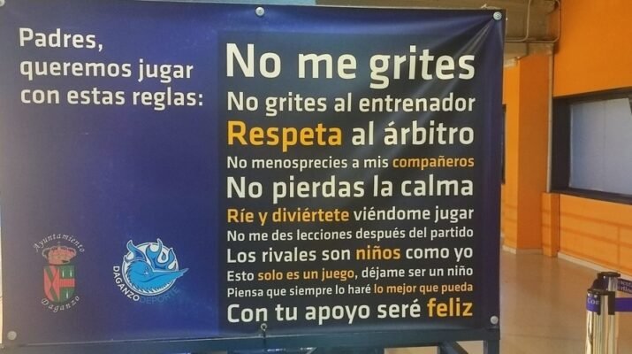 Cartel que pide a los padres más respecto