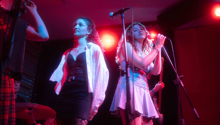 Grupo Hada, Marta Mendive y Sara Mostada (Vocalistas del grupo Hada) Grupo Hada, Marta Mendive y Sara Mostada (Vocalistas del grupo Hada)