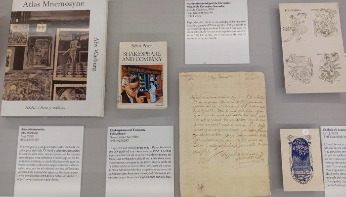 Imágenes de algunos libros censurados con sus descripciones correspondientes