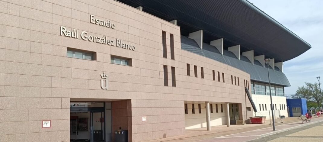 Entrada principal Estadio Raúl González Blanco URJC