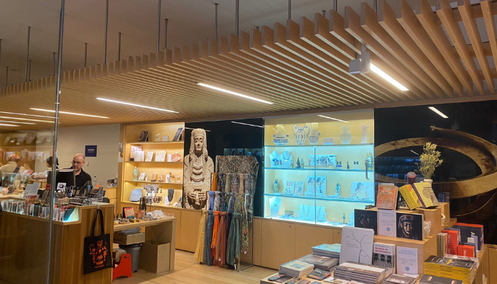 Plano lateral de la tienda del museo
