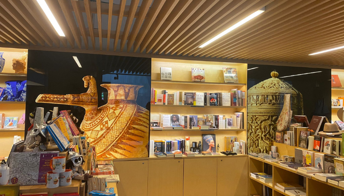 Tienda del museo, en la planta baja, donde comprar recuerdos o regalos