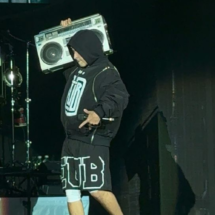 Imagen del artista Trueno durante el concierto