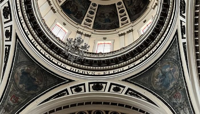 Interior de la Basílica del Pilar