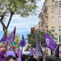 Manifestación Día de la Mujer. Ciudad teñida de Morado.