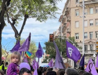 Manifestación Día de la Mujer. Ciudad teñida de Morado.