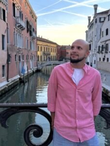 Luca Arbore en un canal de Venecia