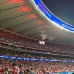 Gradas llenas de gente en el estadio Metropolitano