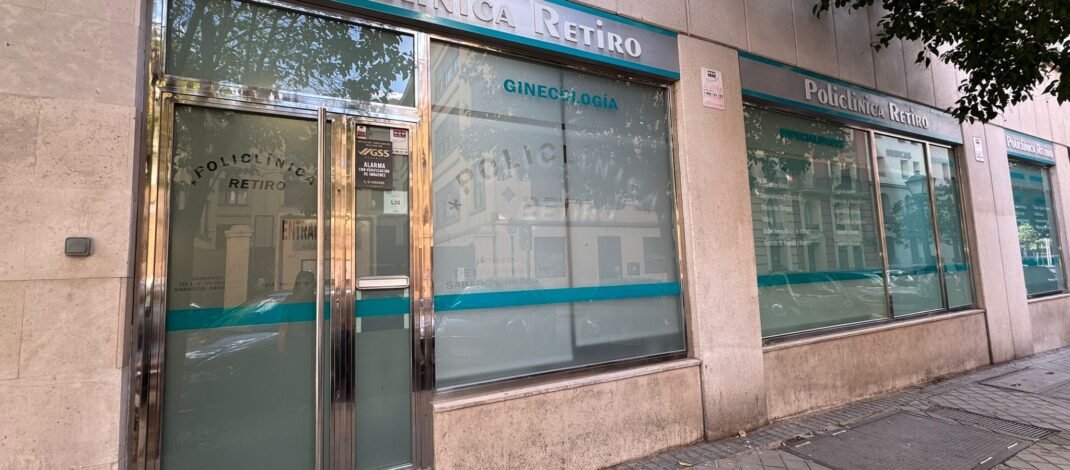 Entrada de Policlínica Retiro, en Madrid, escenario de esta crónica