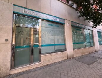 Entrada de Policlínica Retiro, en Madrid, escenario de esta crónica
