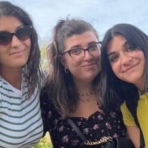 Sabrina junto a sus compañeras de Erasmus en la Universidad