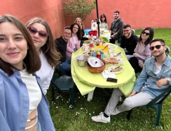 Sabrina junto a sus nuevos amigos en Madrid